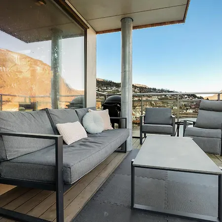 דירה Penthouse With Fjord View And Parking