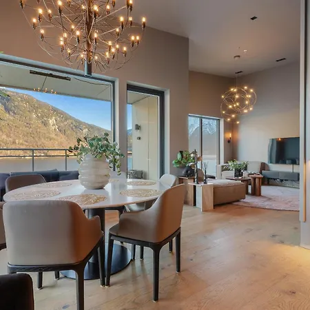 Penthouse With Fjord View And Parking 아파트
