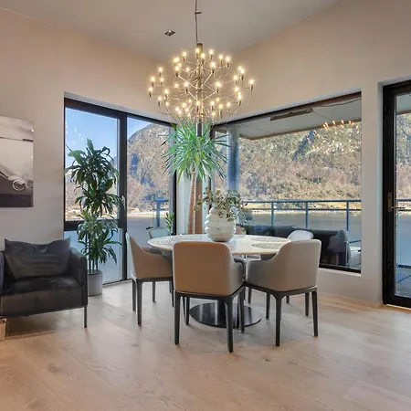 Penthouse With Fjord View And Parking Sogndal