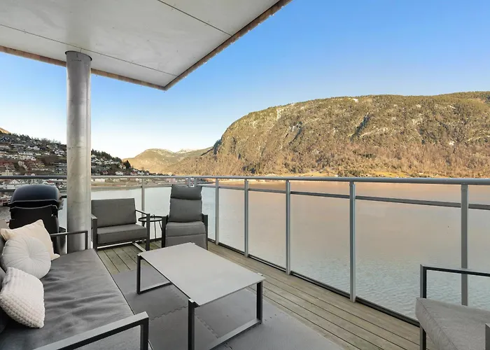 Penthouse With Fjord View And Parking Leilighet *