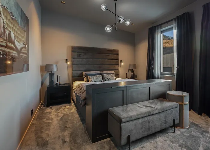 Penthouse With Fjord View And Parking Sogndal