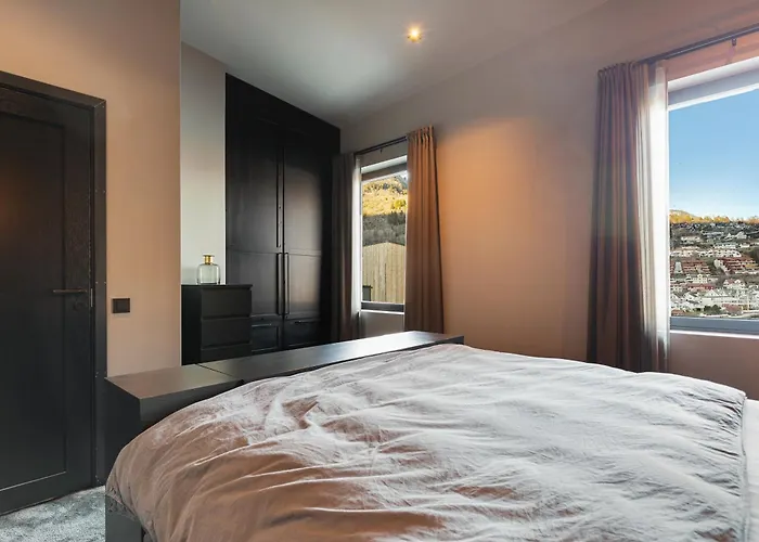 Penthouse With Fjord View And Parking