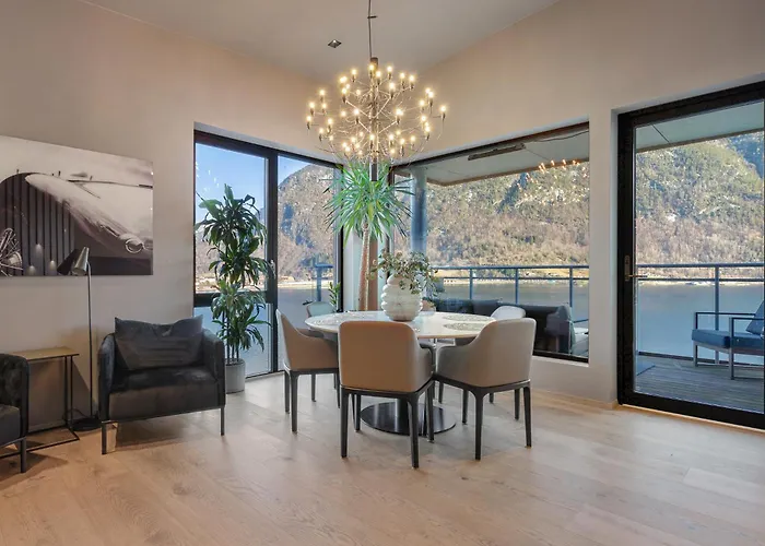 Penthouse With Fjord View And Parking Sogndal